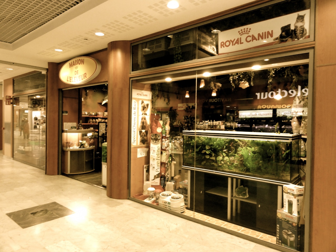ESPACE COMMERCIAL